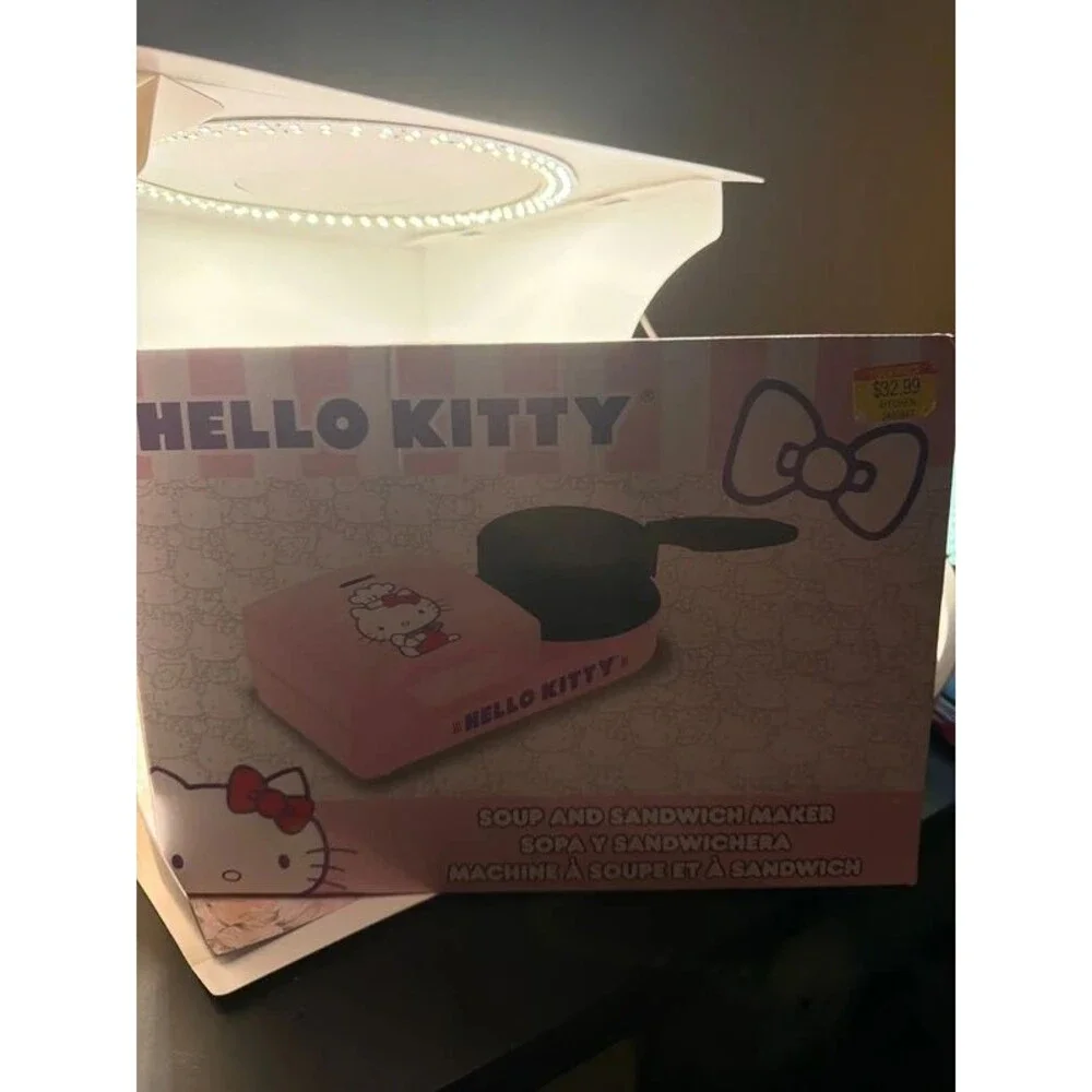 Hello kitty soup and sandwich maker
